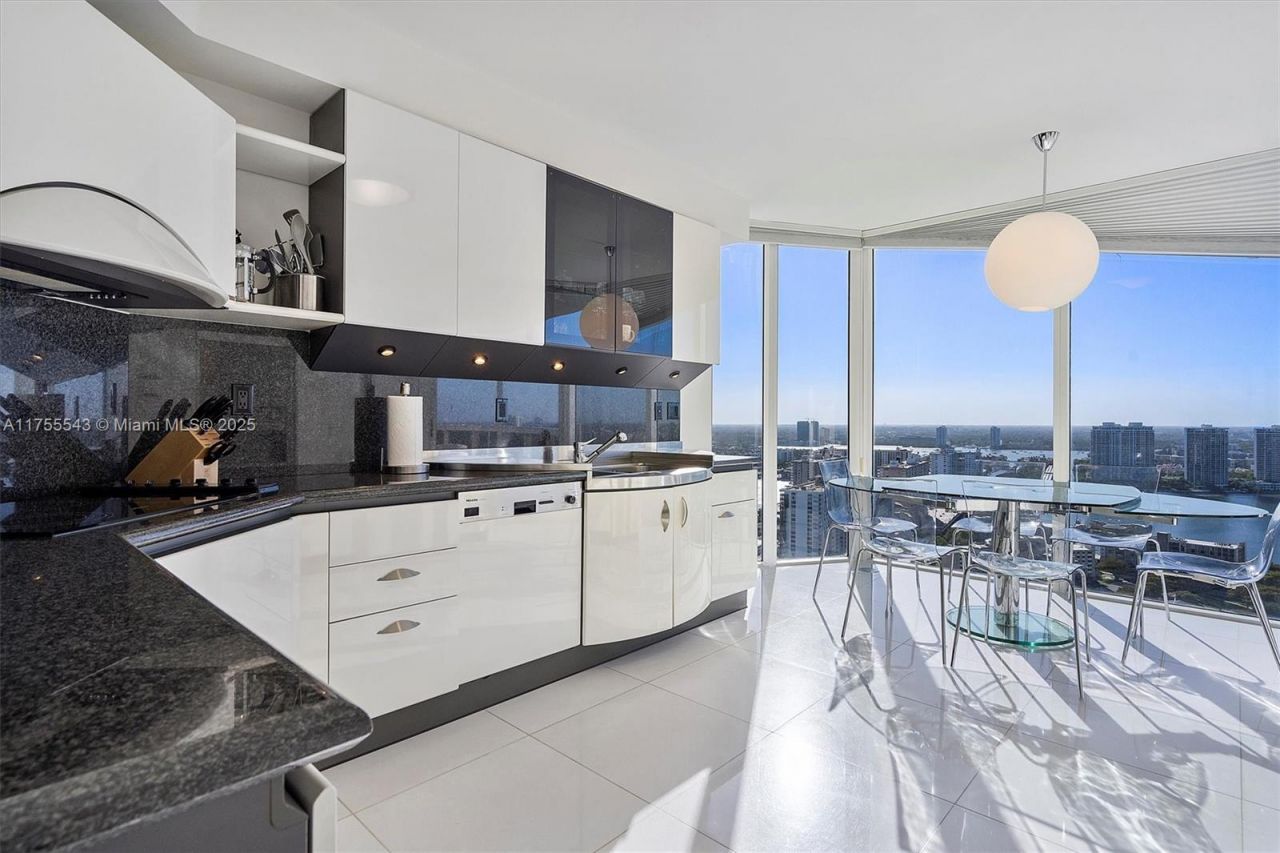 17555 Collins Ave, Unit 3701, Sunny Isles Beach, FL 33160 Photo