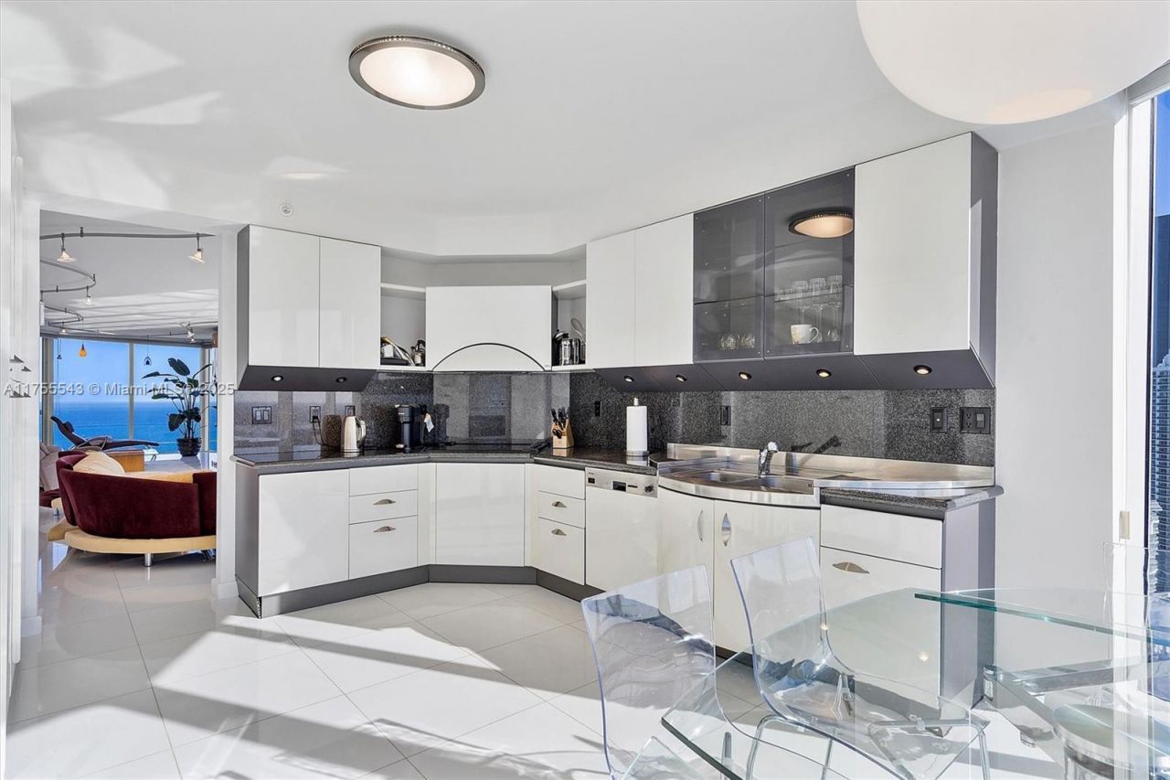 17555 Collins Ave, Unit 3701, Sunny Isles Beach, FL 33160 Photo