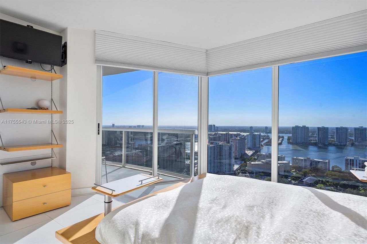 17555 Collins Ave, Unit 3701, Sunny Isles Beach, FL 33160 Photo