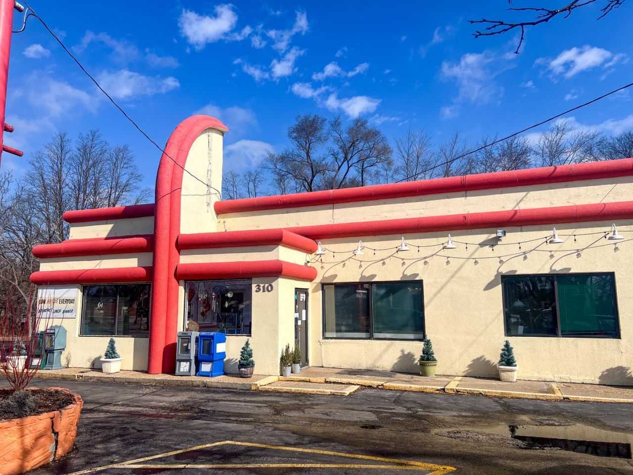 310 E State Road, Island Lake, IL 60042