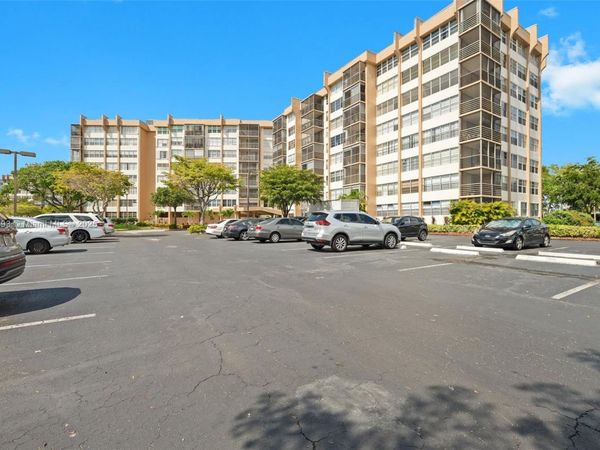 1000 Saint Charles Pl, Unit 603, Pembroke Pines, FL 33026