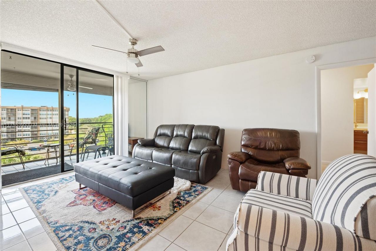 1000 Saint Charles Pl, Unit 603, Pembroke Pines, FL 33026 Photo