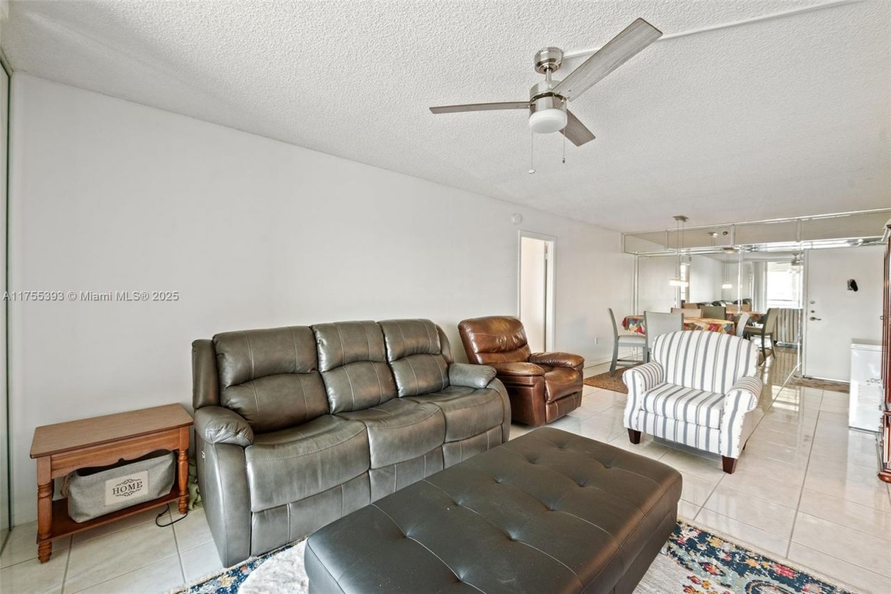 1000 Saint Charles Pl, Unit 603, Pembroke Pines, FL 33026 Photo