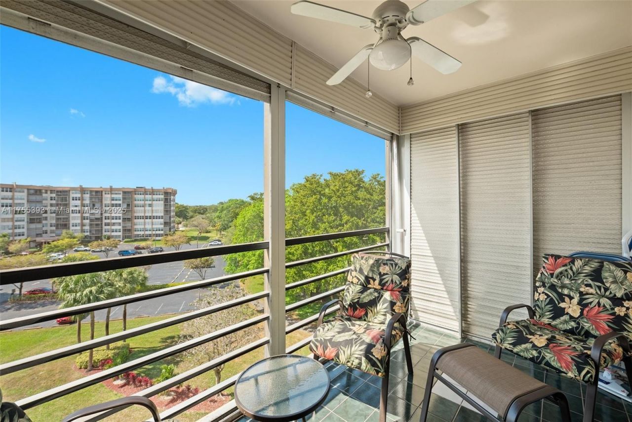 1000 Saint Charles Pl, Unit 603, Pembroke Pines, FL 33026 Photo