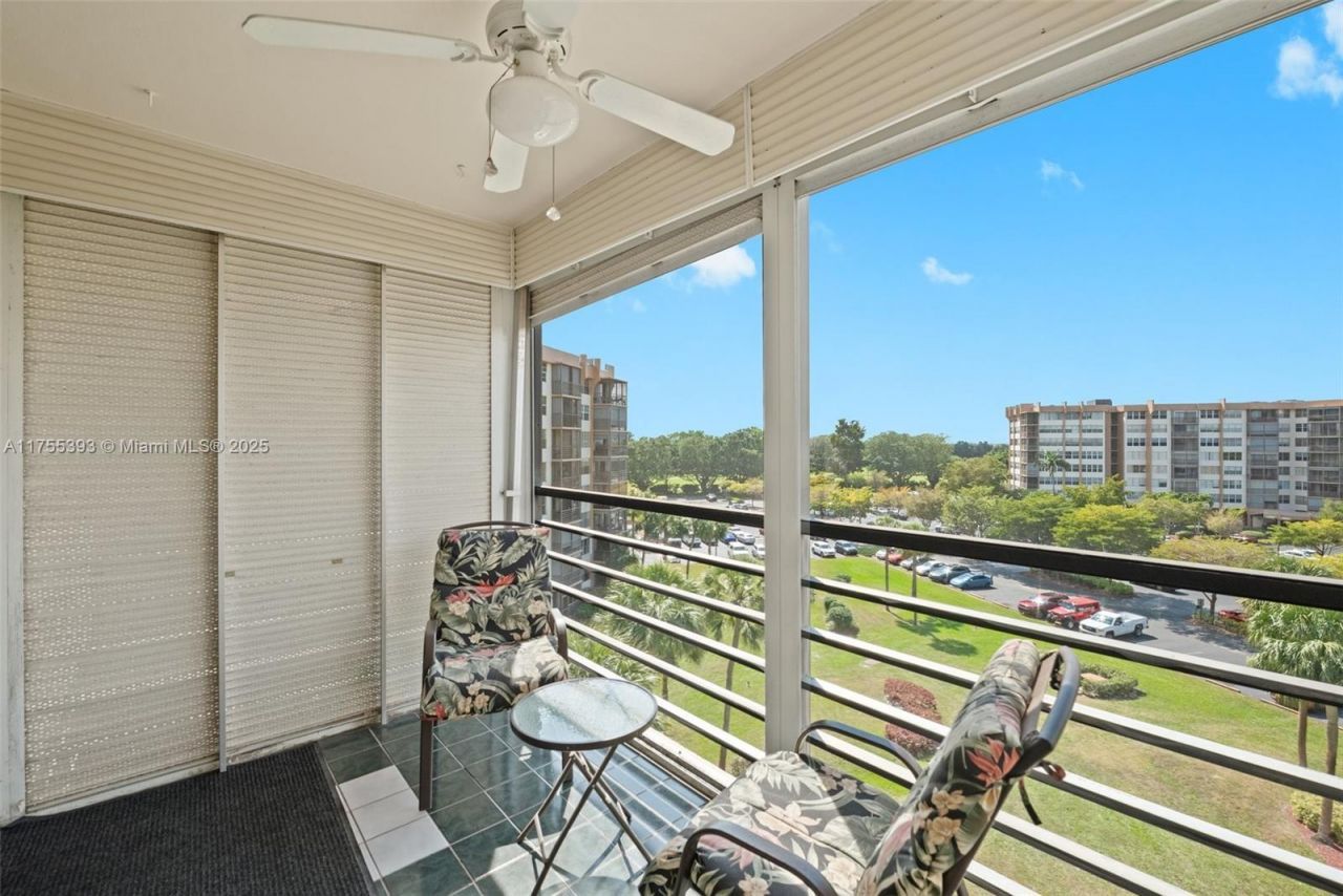 1000 Saint Charles Pl, Unit 603, Pembroke Pines, FL 33026 Photo