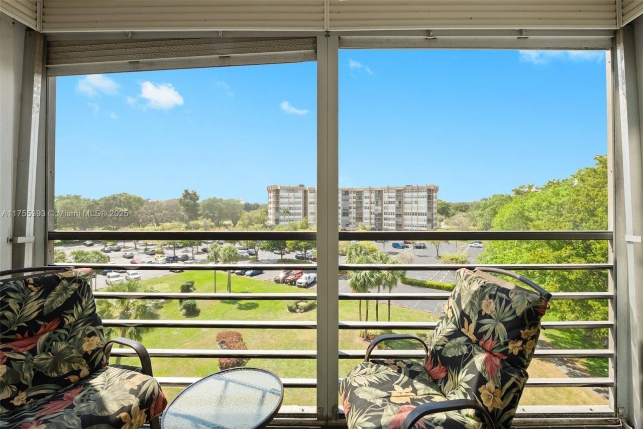 1000 Saint Charles Pl, Unit 603, Pembroke Pines, FL 33026 Photo