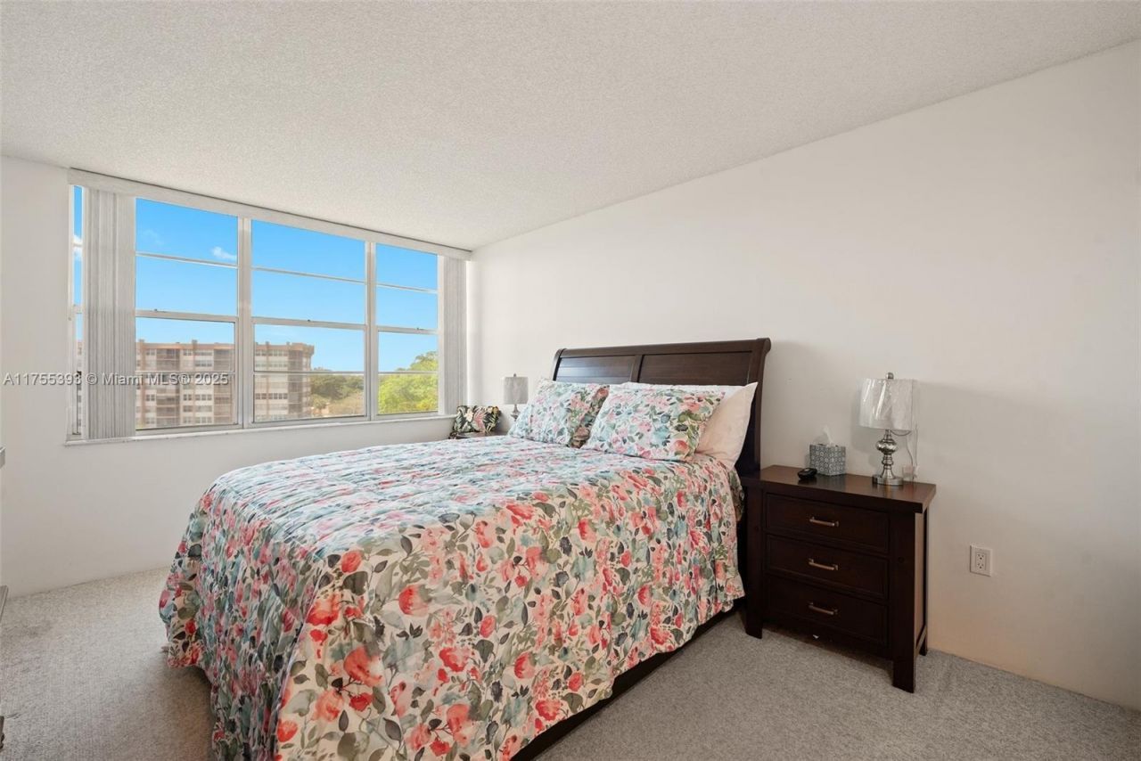 1000 Saint Charles Pl, Unit 603, Pembroke Pines, FL 33026 Photo