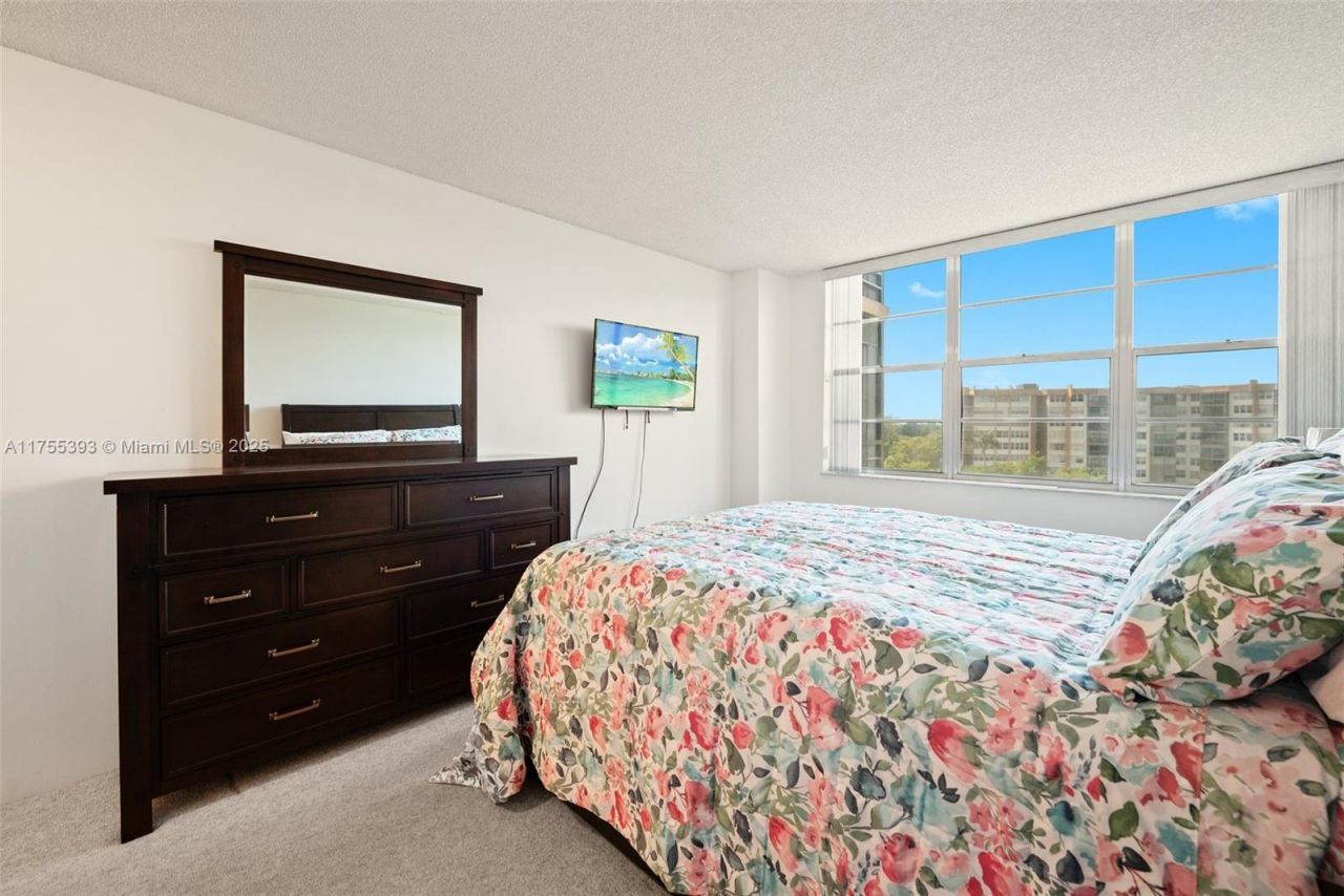 1000 Saint Charles Pl, Unit 603, Pembroke Pines, FL 33026 Photo