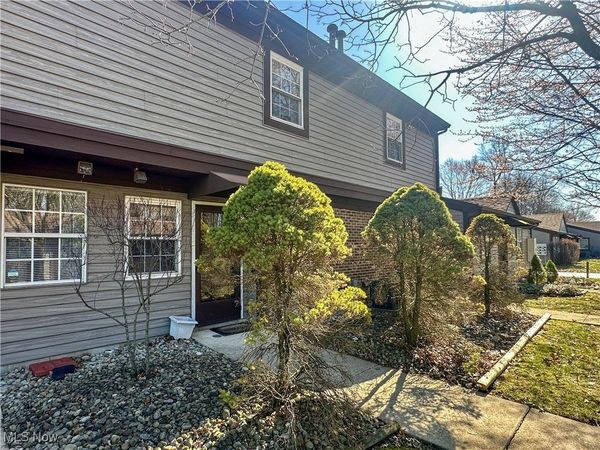 924 Nob Hill Drive, Unit 3, Niles, OH 44446