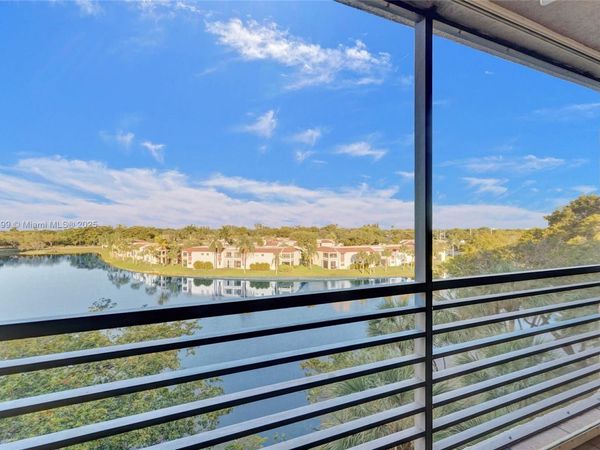 901 Colony Point Cir, Unit 511, Pembroke Pines, FL 33026