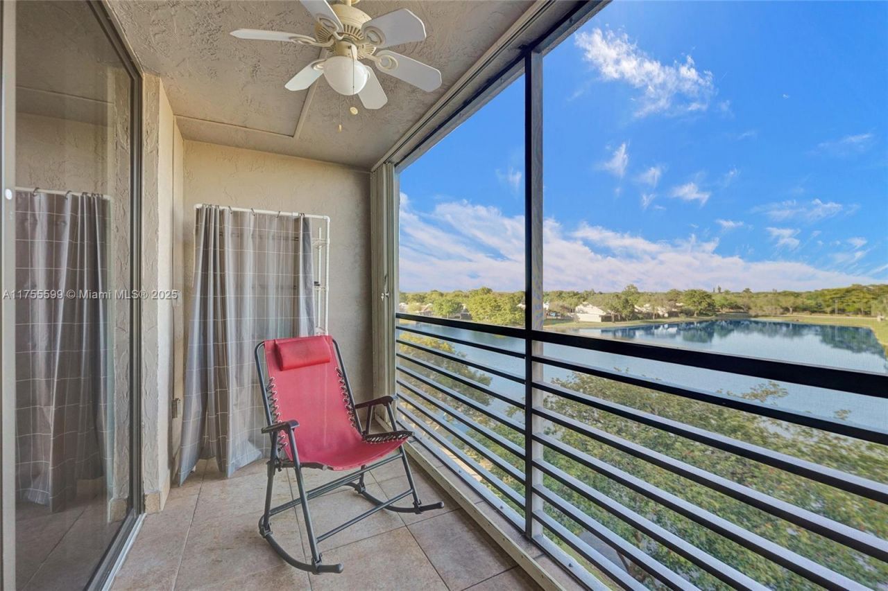 901 Colony Point Cir, Unit 511, Pembroke Pines, FL 33026 Photo