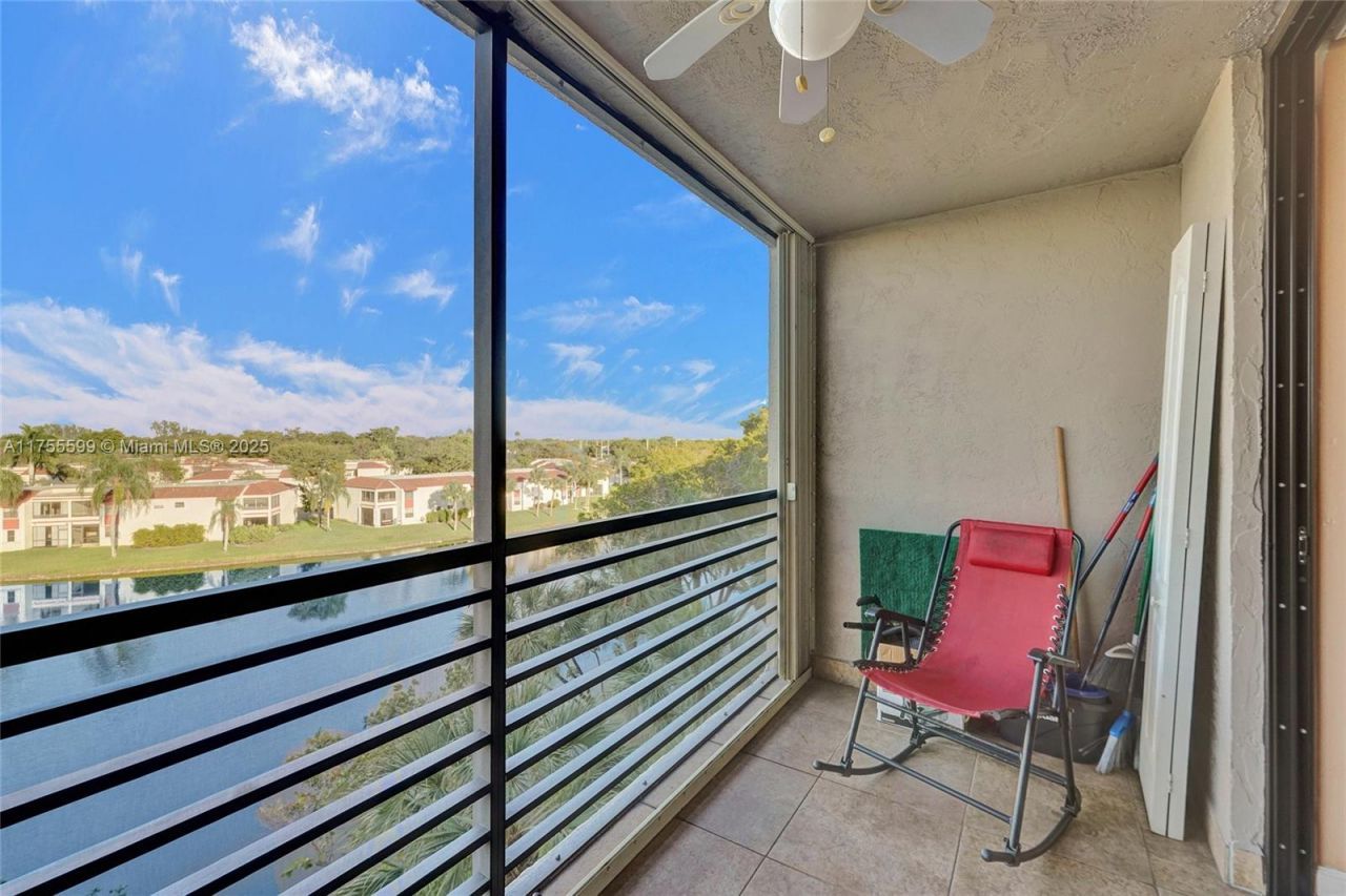 901 Colony Point Cir, Unit 511, Pembroke Pines, FL 33026 Photo