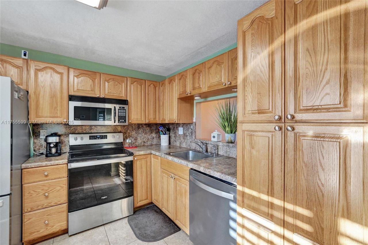 901 Colony Point Cir, Unit 511, Pembroke Pines, FL 33026 Photo