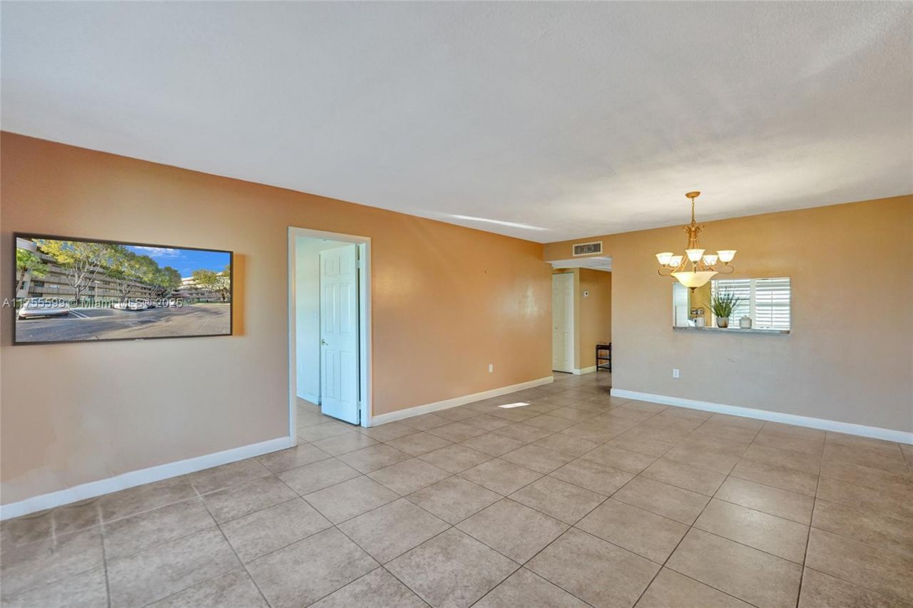 901 Colony Point Cir, Unit 511, Pembroke Pines, FL 33026 Photo