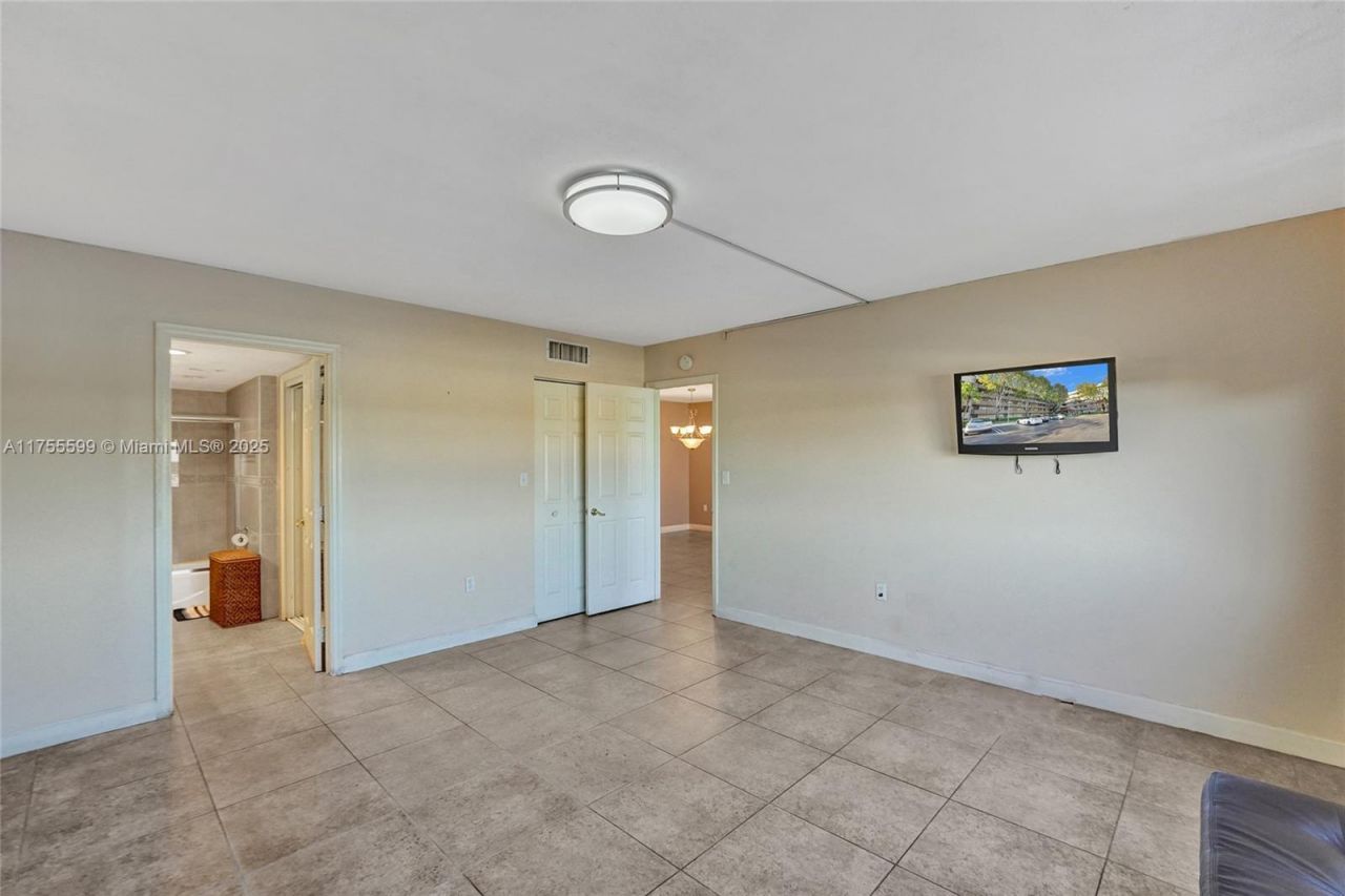 901 Colony Point Cir, Unit 511, Pembroke Pines, FL 33026 Photo