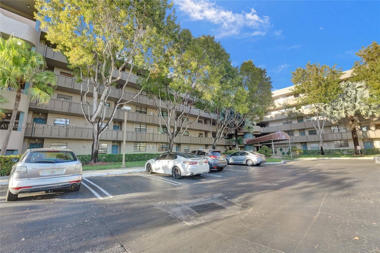 901 Colony Point Cir, Unit 511, Pembroke Pines, FL 33026 Photo