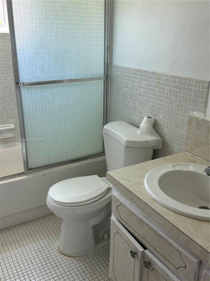 18555 NE 14th Ave, Unit 502-B, Miami, FL 33179 Photo