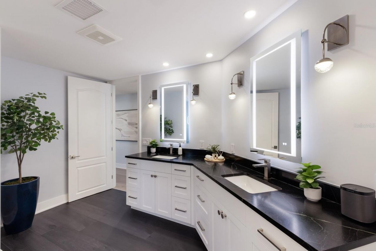 367 W Royal Flamingo Drive, Sarasota, FL 34236 Photo