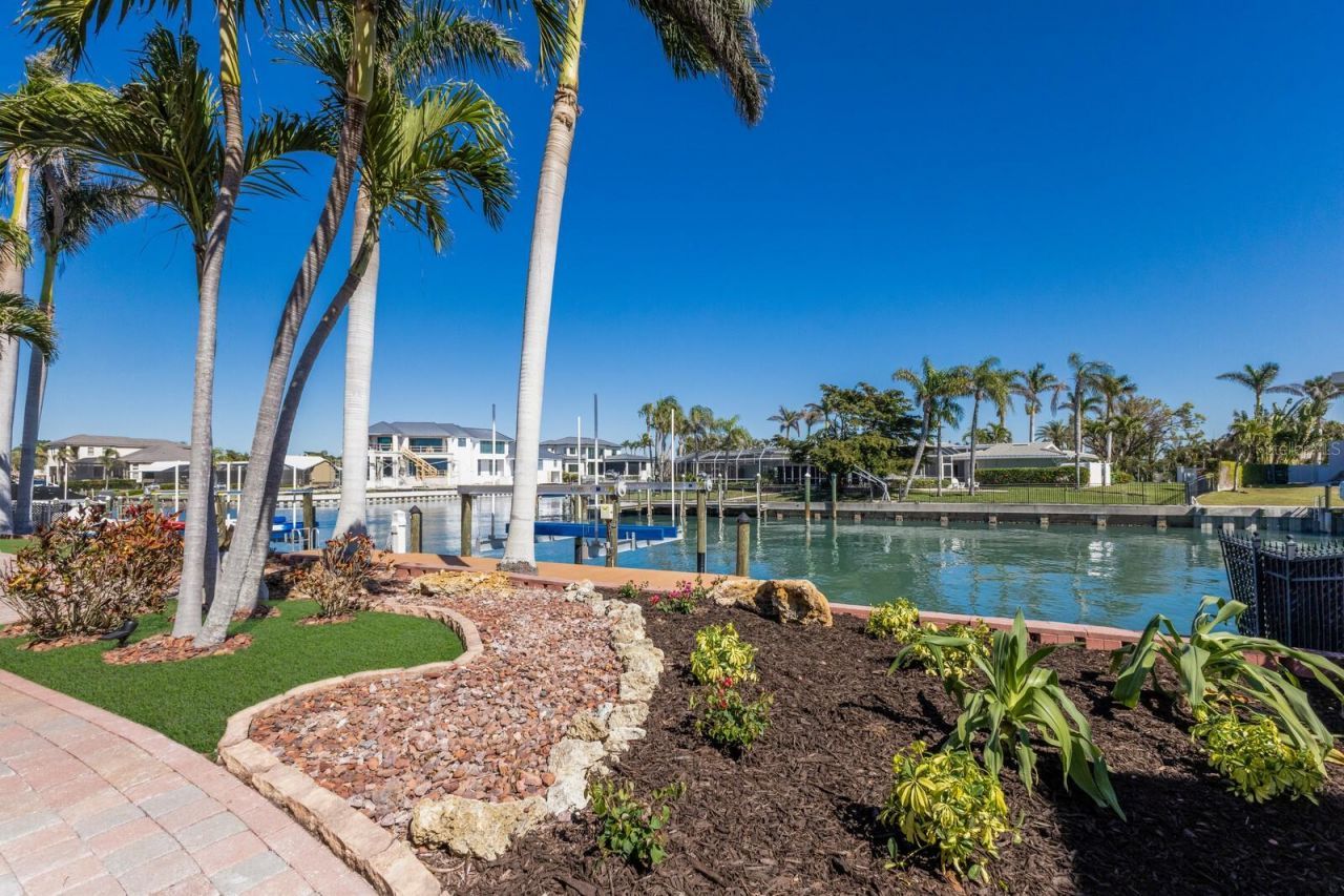 367 W Royal Flamingo Drive, Sarasota, FL 34236 Photo