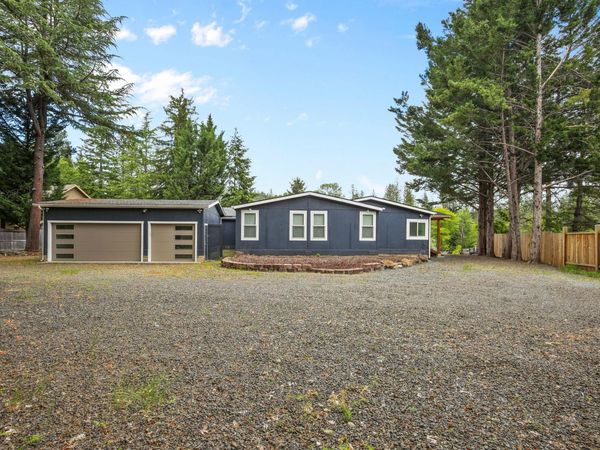 84 Meadow Lane, Shady Cove, OR 97539