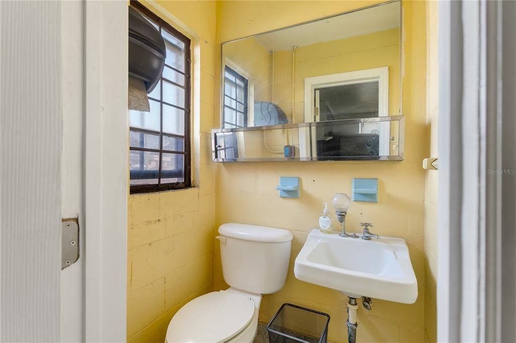 41 N Dollins Avenue, Orlando, FL 32805 Photo