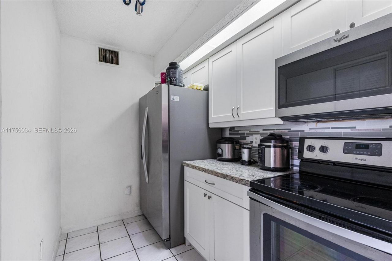 18830 NW 57th Ave, Unit 201, Hialeah, FL 33015 Photo