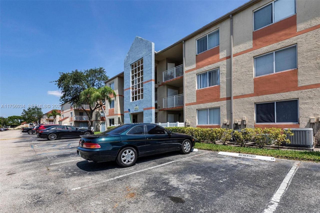 18830 NW 57th Ave, Unit 201, Hialeah, FL 33015 Photo
