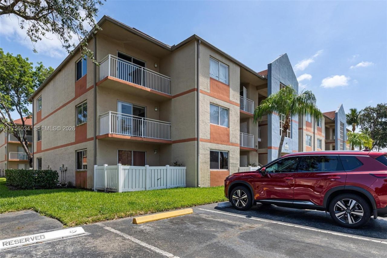 18830 NW 57th Ave, Unit 201, Hialeah, FL 33015 Photo