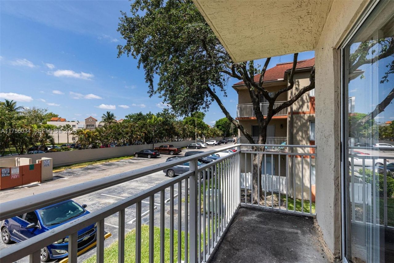 18830 NW 57th Ave, Unit 201, Hialeah, FL 33015 Photo