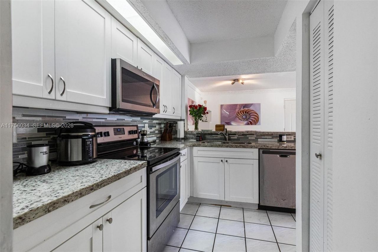 18830 NW 57th Ave, Unit 201, Hialeah, FL 33015 Photo