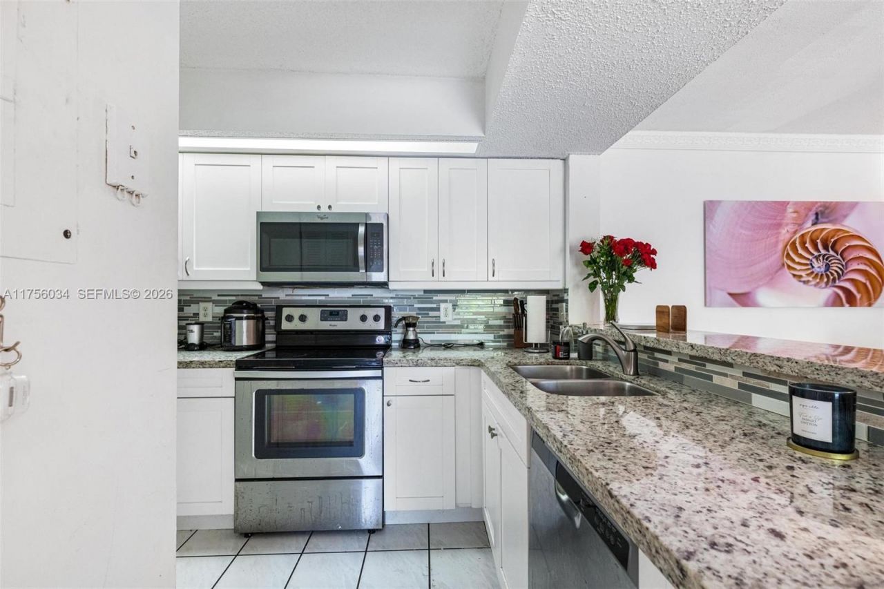 18830 NW 57th Ave, Unit 201, Hialeah, FL 33015 Photo