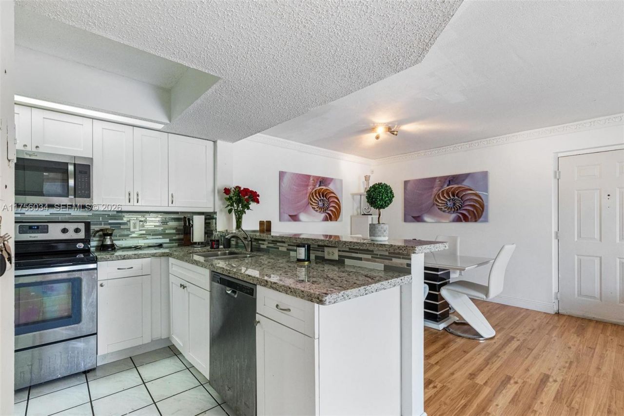 18830 NW 57th Ave, Unit 201, Hialeah, FL 33015 Photo