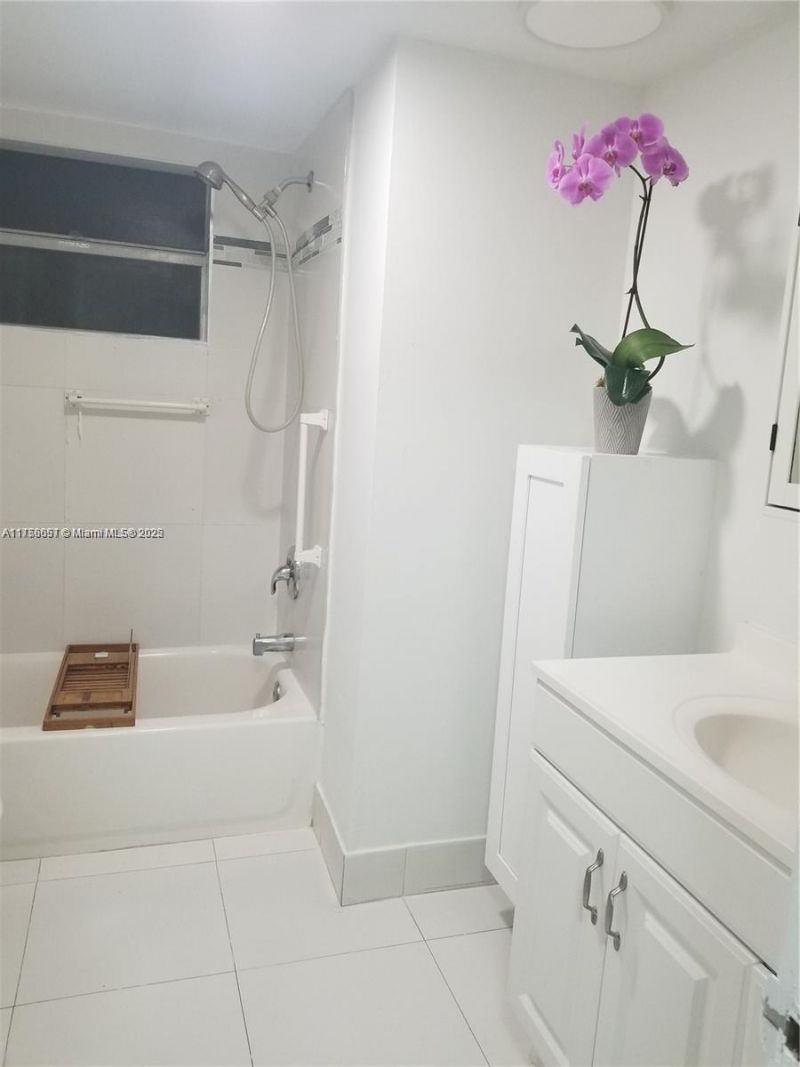 1670 NE 191st St, Unit 404-3, Miami, FL 33179 Photo