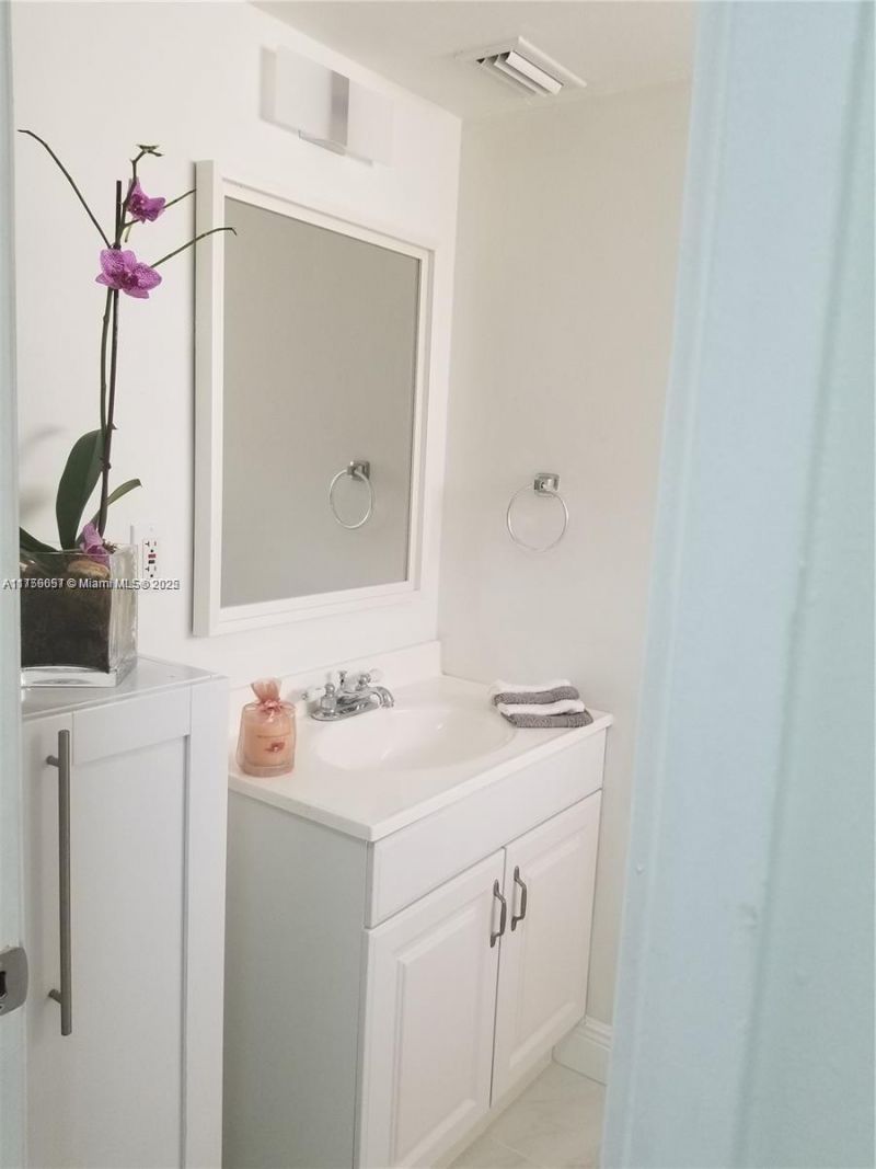 1670 NE 191st St, Unit 404-3, Miami, FL 33179 Photo