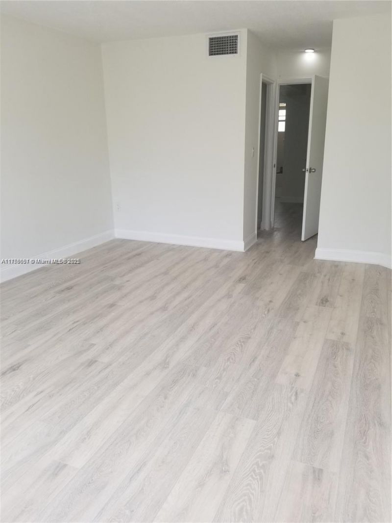 1670 NE 191st St, Unit 404-3, Miami, FL 33179 Photo