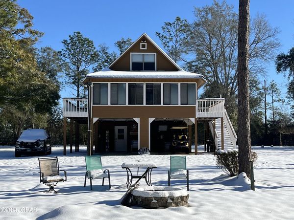 4526 Leisure Lakes Drive, Chipley, FL 32428