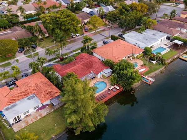 21250 NE 23rd Ave, Miami, FL 33180