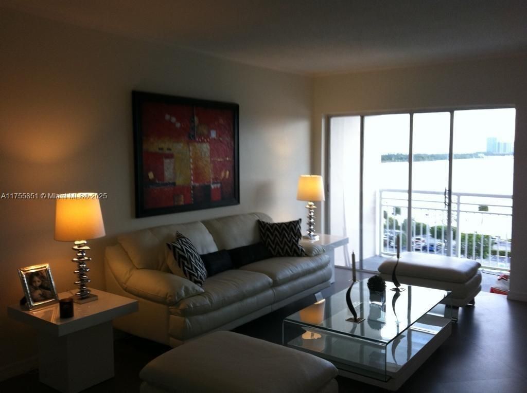400 Kings Point Dr, Unit 810, Sunny Isles Beach, FL 33160 Photo