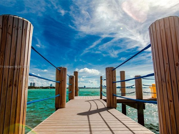 1750 Bay Dr, Miami Beach, FL 33141