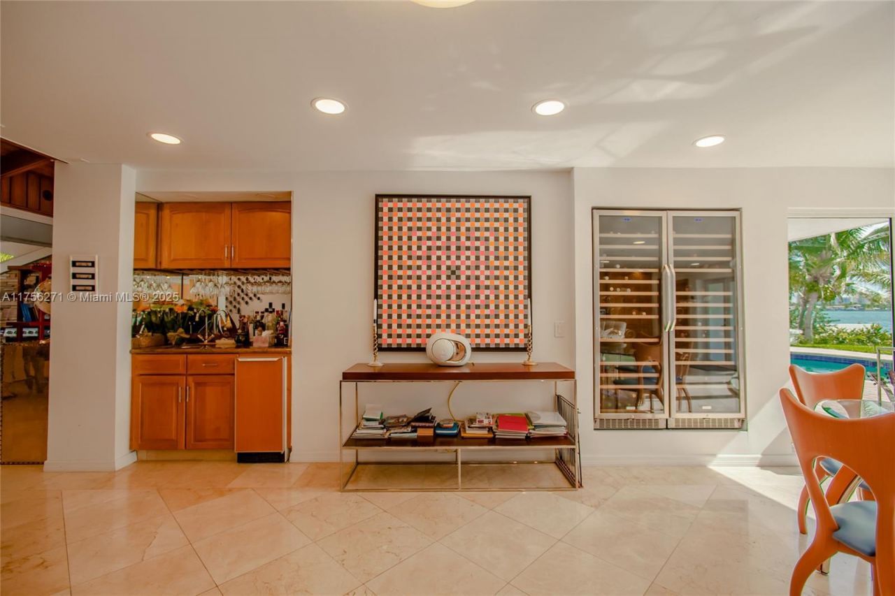 1750 Bay Dr, Miami Beach, FL 33141 Photo