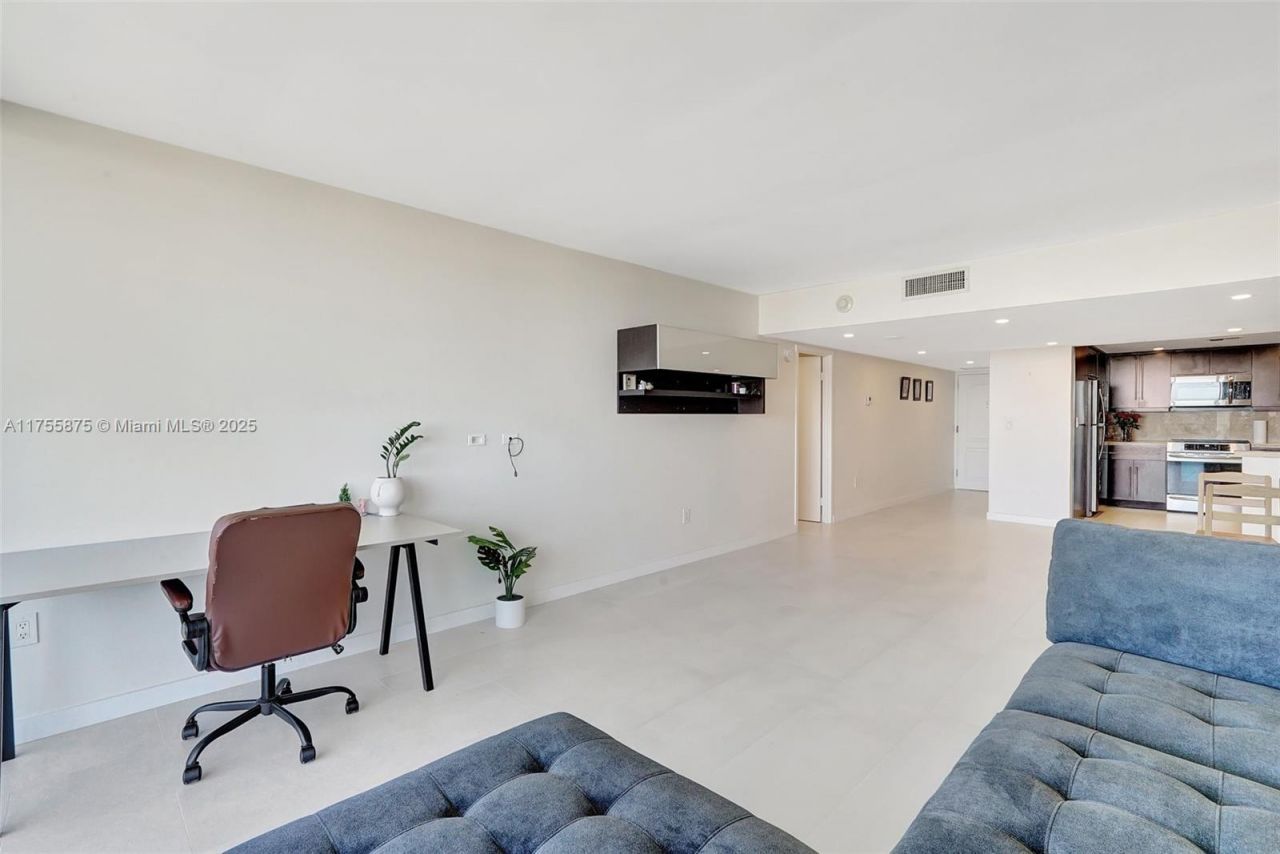 3675 N Country Club Dr, Unit 2310, Aventura, FL 33180 Photo