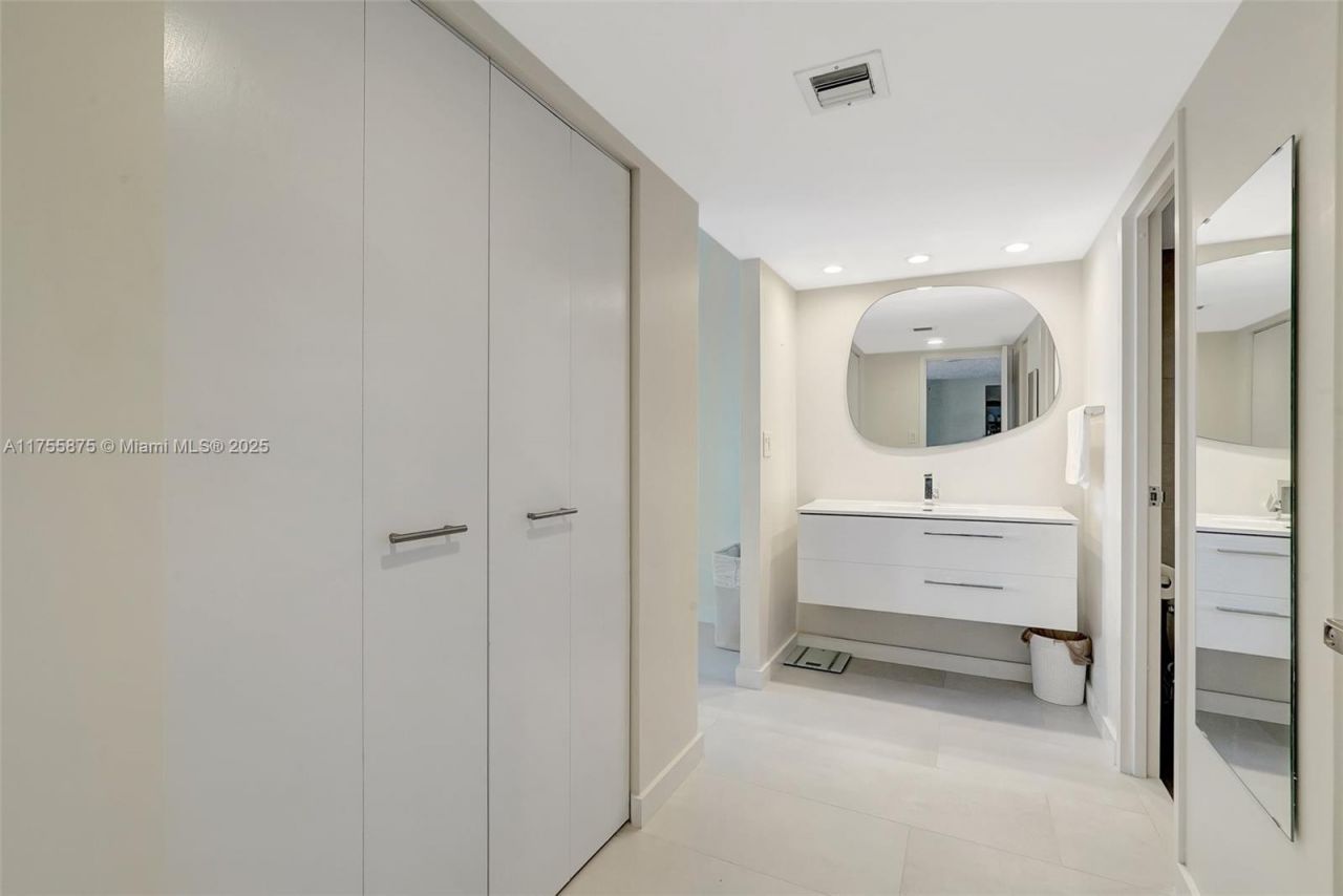 3675 N Country Club Dr, Unit 2310, Aventura, FL 33180 Photo