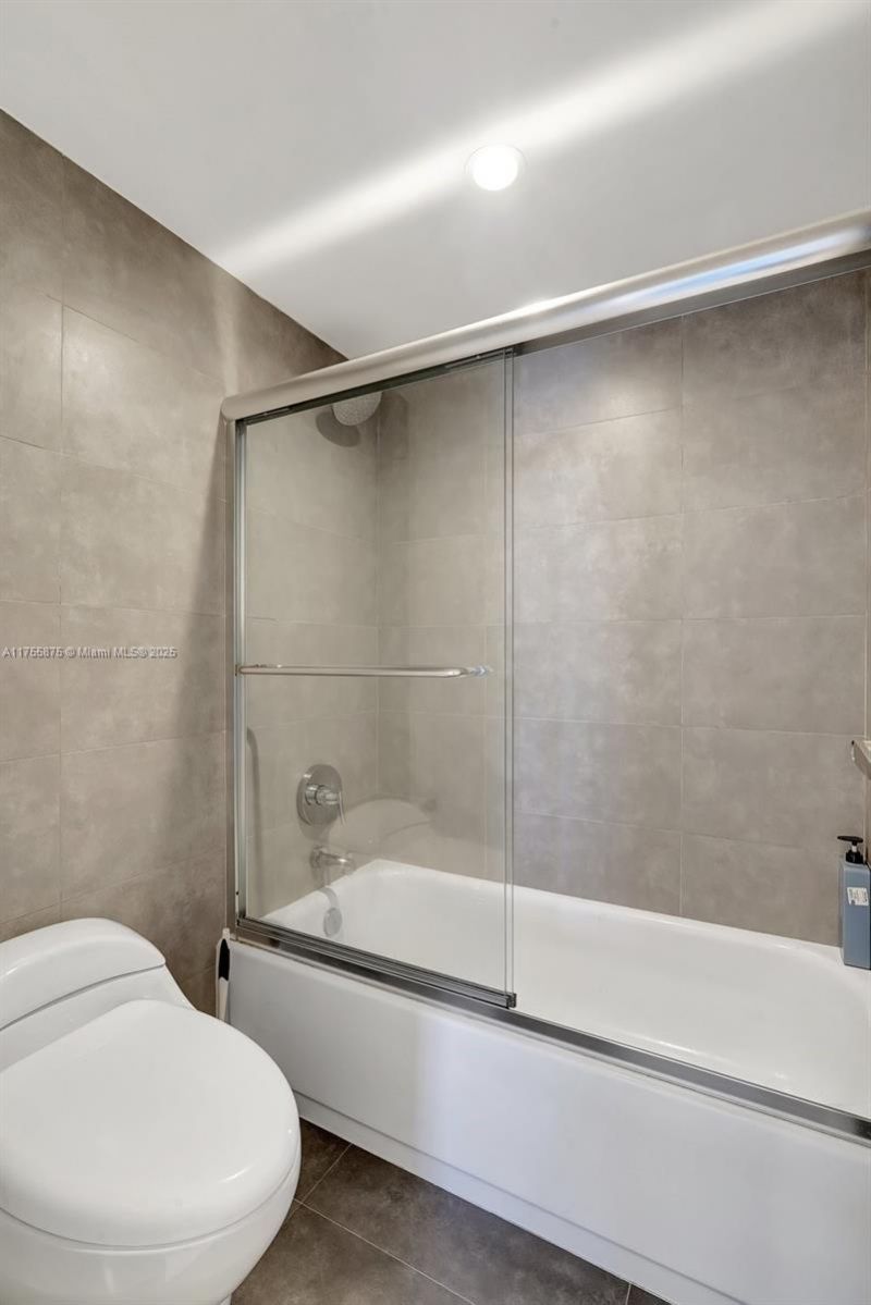 3675 N Country Club Dr, Unit 2310, Aventura, FL 33180 Photo