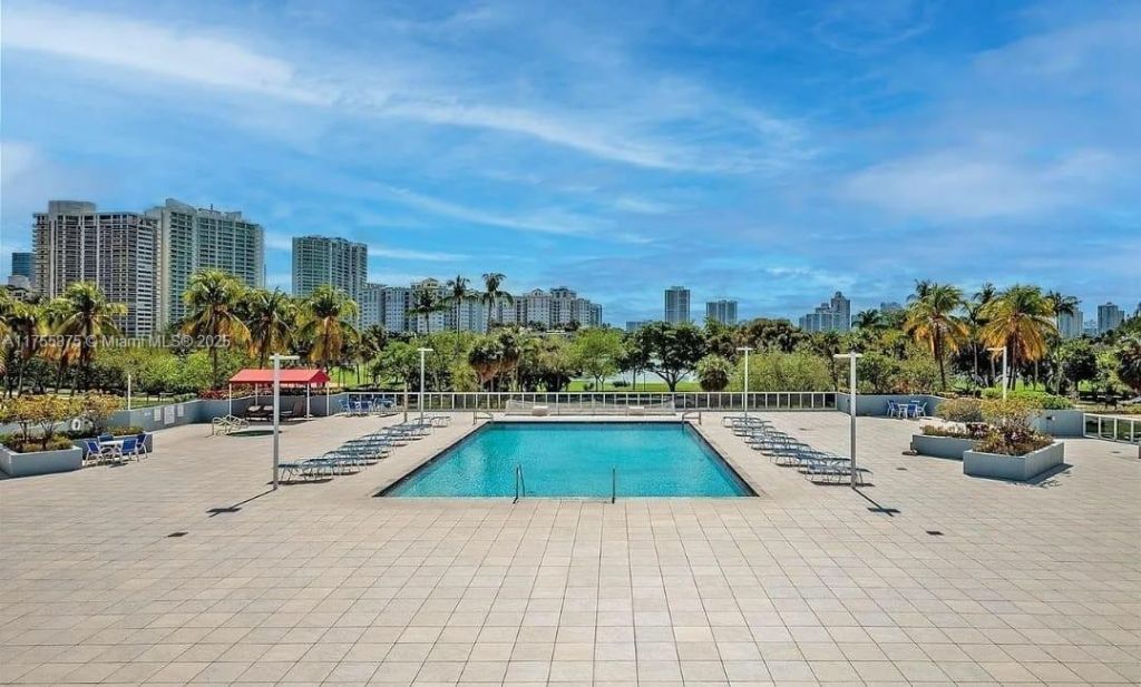 3675 N Country Club Dr, Unit 2310, Aventura, FL 33180 Photo