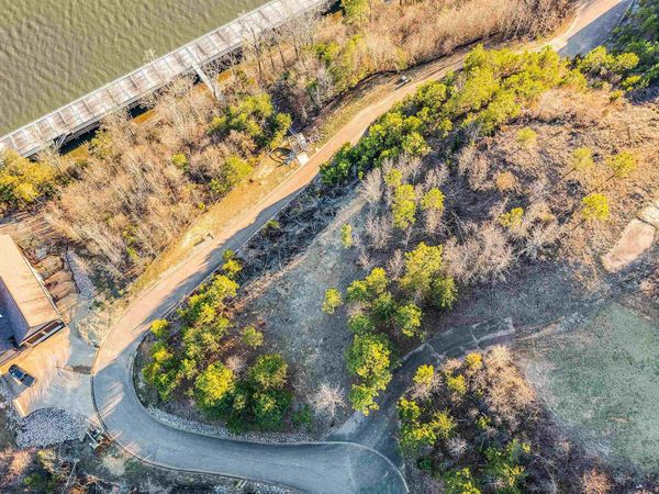 25 HIGH POINTE DR, Savannah, TN 38372