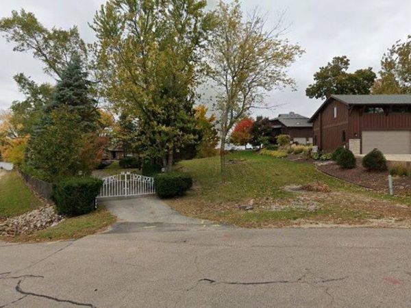 1285 Lake Holiday Drive, Sandwich, IL 60548