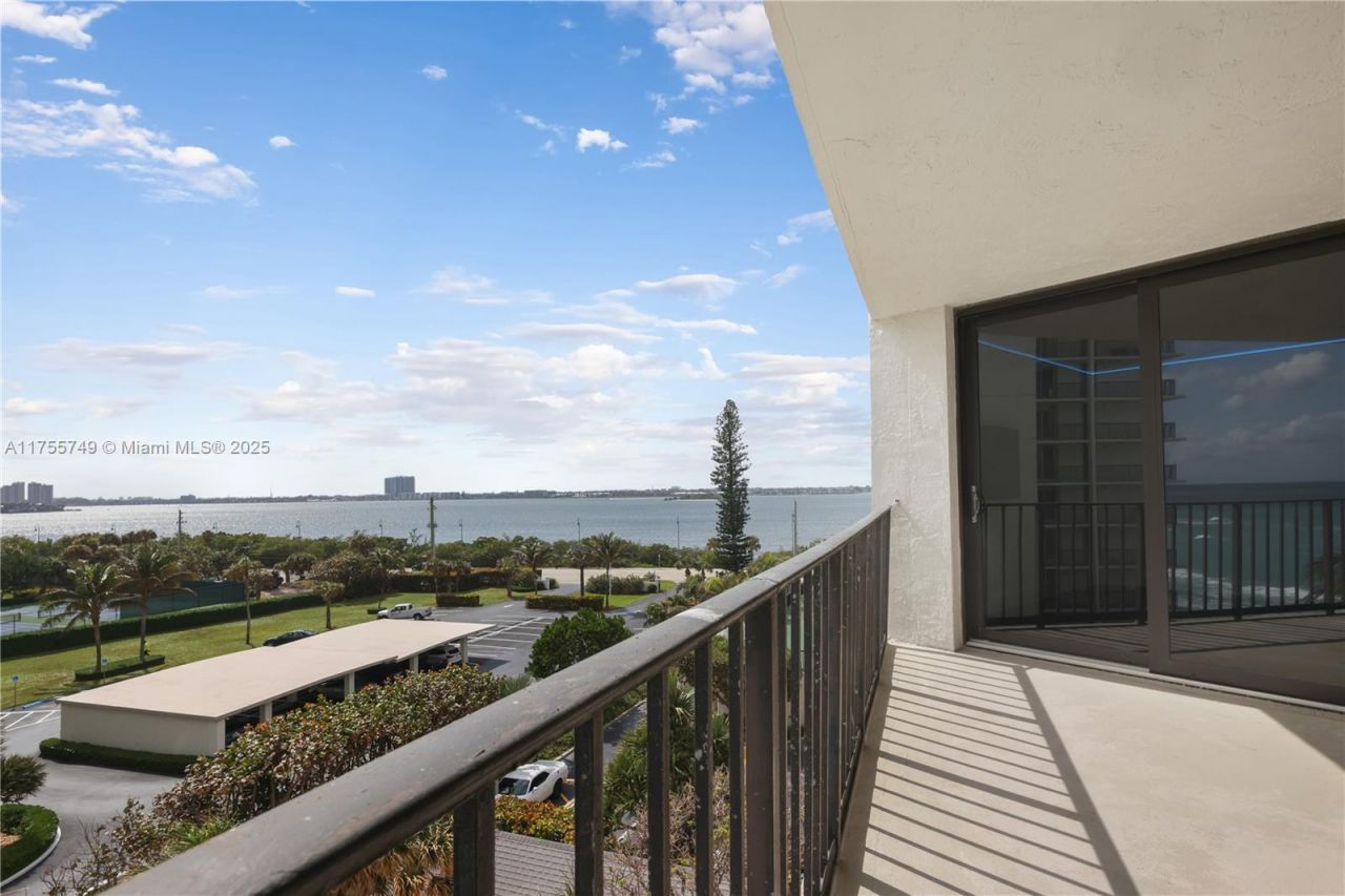 5420 N Ocean Dr, Unit 504, Singer Island, FL 33404 Photo