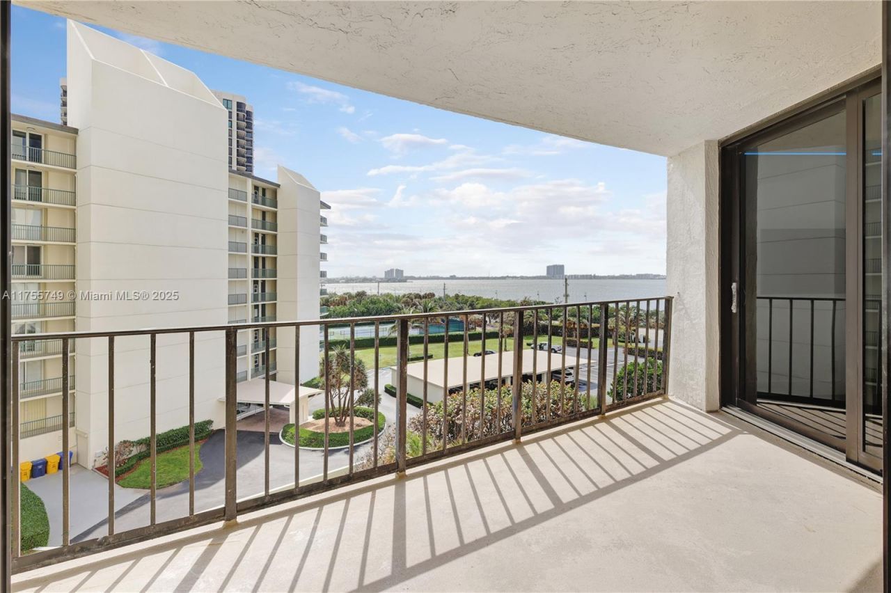 5420 N Ocean Dr, Unit 504, Singer Island, FL 33404 Photo