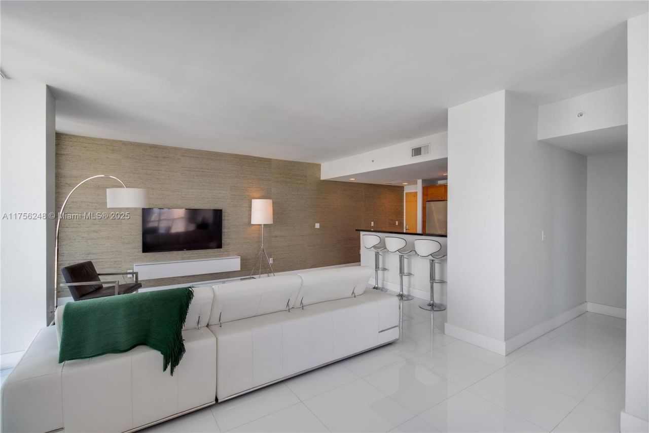 253 NE 2nd St, Unit 3702, Miami, FL 33132 Photo