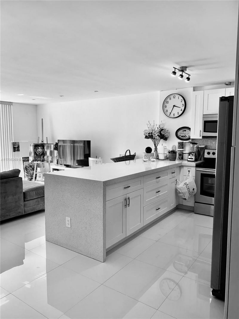 2801 NE 183rd St, Unit 215W, Aventura, FL 33160 Photo